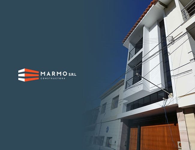 Vivienda moderna de tres plantas L. Carballo en Sucre